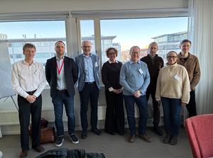 En gruppbild med ett g&auml;ng m&auml;n och kvinnor.