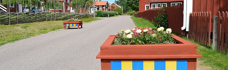 Blomlådor som farthinder i Nygårdarna Borlänge. Foto: Thomas Sahrin