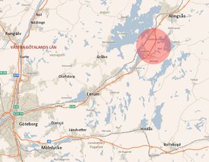 Ring på karta som visar att Ingared och Västra Bodarna ligger söder om Alingsås