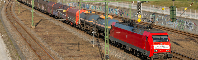 Det 835 meter långa godståget som provkörs på sträckan Maschen –  Malmö