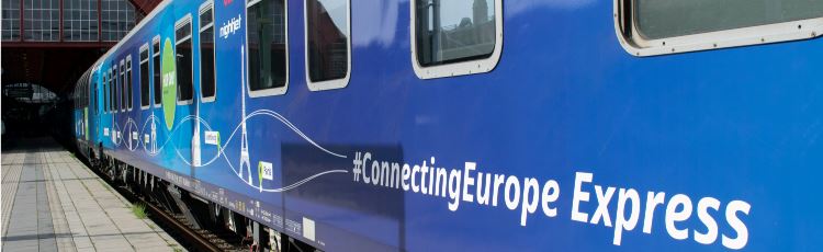 Blått passagerartåg på perrong med texten  "#connectingeuropeexpress"