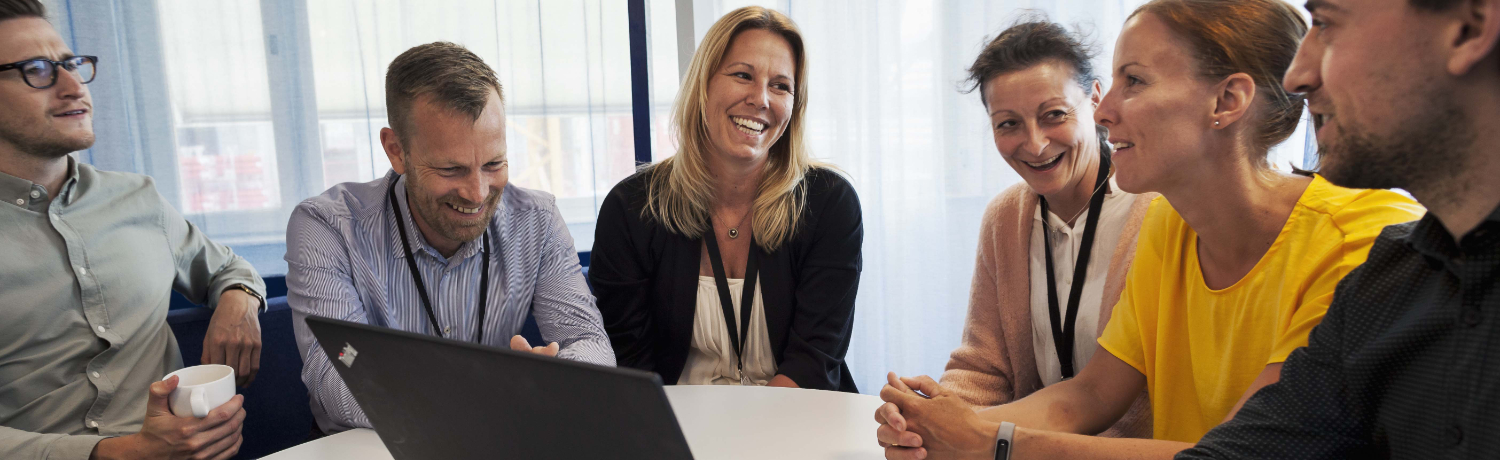 Bild på tåg och Lena Erixon