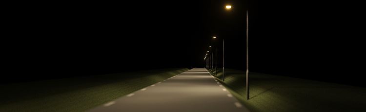 Landsväg i mörker med gatubelysning