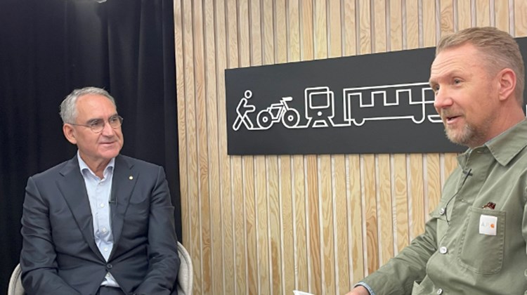 Trafikverkets generaldirektör Roberto Maiorana intervjuas av Jesper Börjesson, Rejlers.