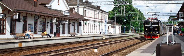 Tåg ankommer till stationen i Katrineholm. 