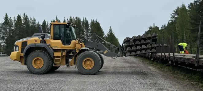 sliprar lastas p&aring; arbetsmaskin