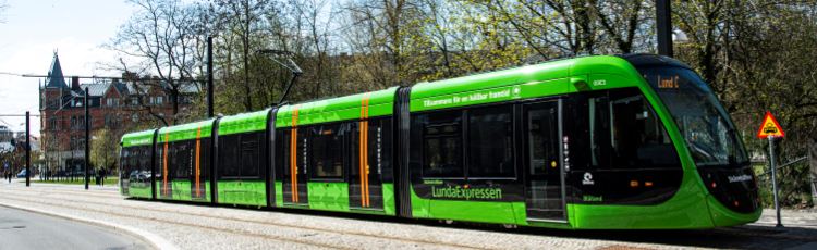 Grön spårvagn från LundaExpressen